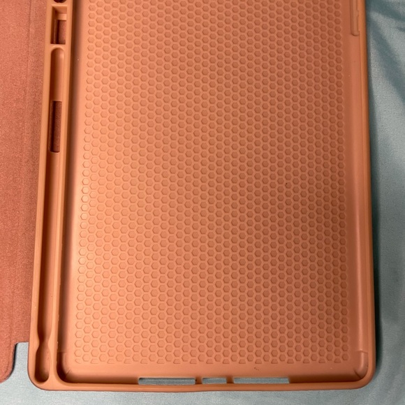 Rose gold ipad 10.2” case with apple pencil holder - Picture 5 of 6